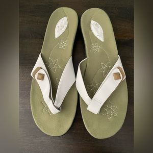 Clarks Women’s Sandals Size 8